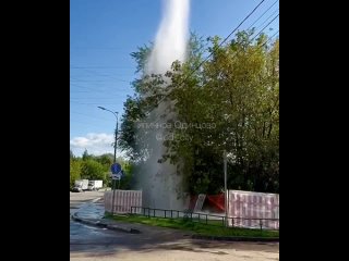 На Сосновой коммунальщики обнаружили ВОДУ! 💦..