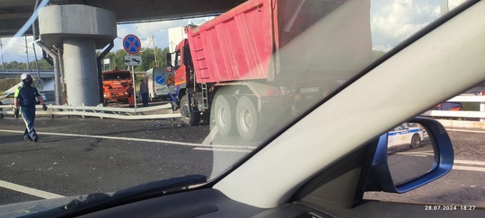 ❗️ДТП на МКАДе у съезда на Ленинградку в сторону Химок

Грузовик..