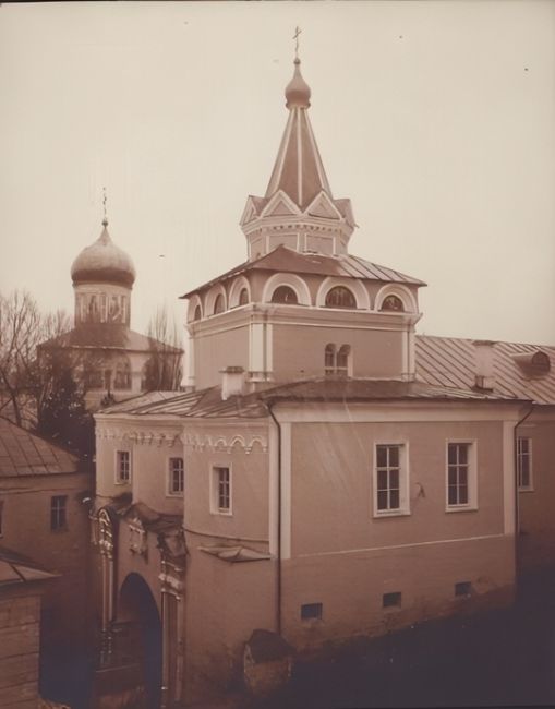 Саввино-Сторожевский монастырь в начале 1900-х годов.

Фотограф..