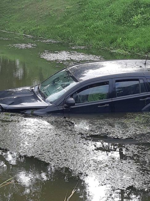 Автомобиль съехал в реку Цыганку в Южном Бутово

Водитель сам смог выбраться из..