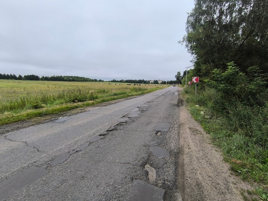 Последний месяц лета уже, а Мосавтодор до сих пор не заделал ямы..