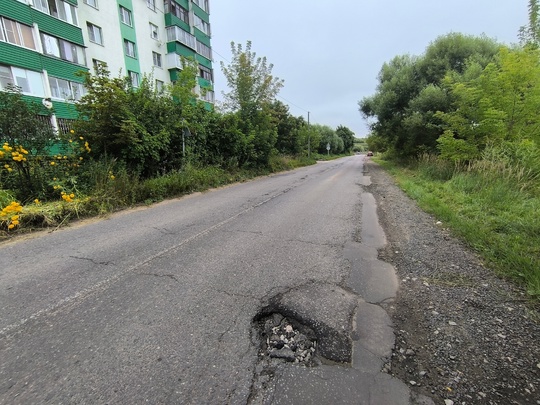 Последний месяц лета уже, а Мосавтодор до сих пор не заделал ямы..