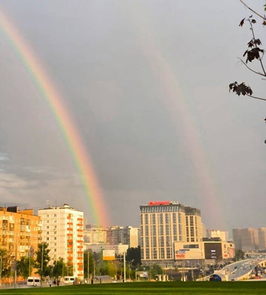 В Москве радуга на небе — ежедневное..