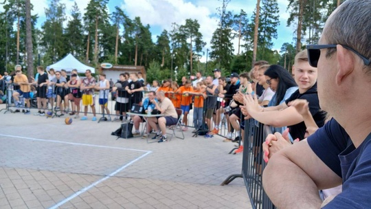 ПОИГРАЛИ В СТРИТБОЛ 🏀
Восемь любительских команд из Балашихи,..