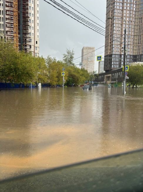 Несколько кадров бушевавшей сегодня..