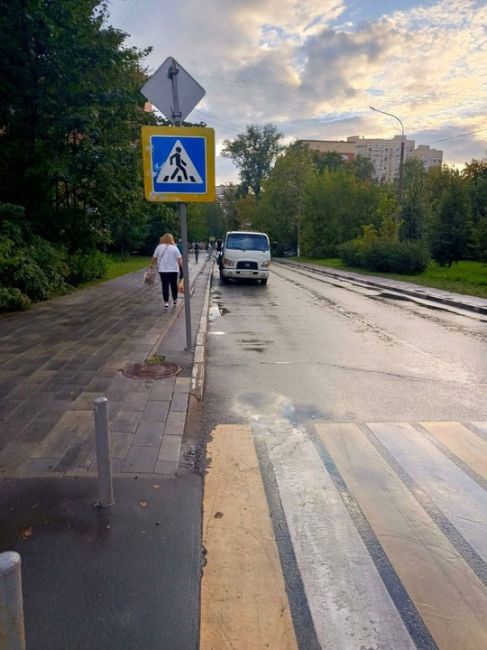 Эваруатор в нарушении. С этого места пару раз забирали машины. Он..