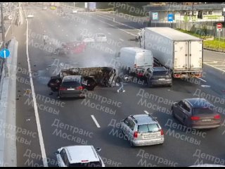 Сильное ДТП на МКАД. На место аварии был вызван вертолет..