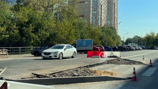 Около ЖК «Да Винчи» наконец-то сузили проезжую часть в районе..