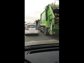 Множество подписчиков жалуются на невыносимую вонь по ночам..