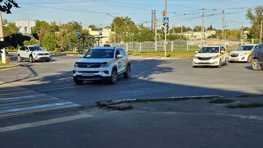 ⚡ На перекрестке улицы Ленина и проспекта Кирова ДТП. Движение..