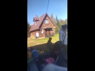 Здравствуйте. На видео узбечка, родила ребенка и сразу же после..