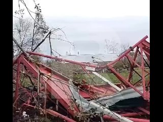 Спасатели устраняют последствия урагана в Клину

Северная часть..