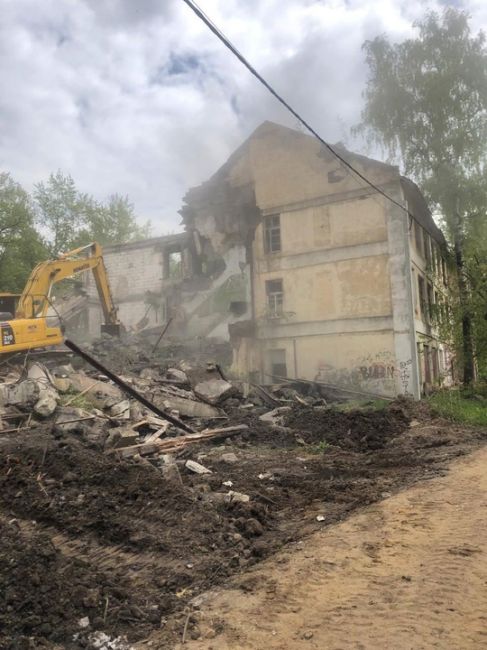 В Подольске снесли аварийный дом на улице Плещеевской. 
..