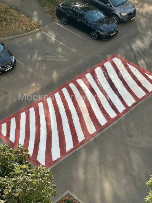 На Камчатской улице в буквальном смысле нарисовали разметку

Я художник, я так..