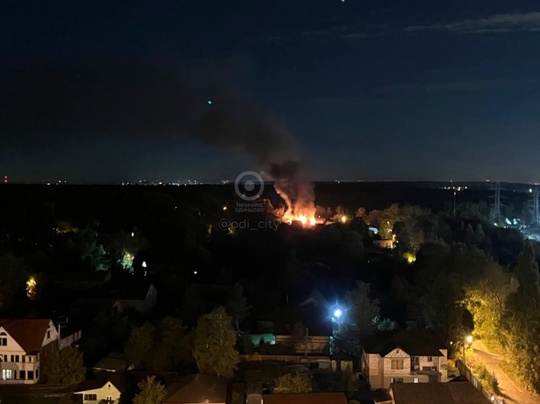 В Дубках (напротив поселка ВНИИССОК) произошел сильнейший пожар..