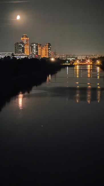 Прекрасная Луна с ул.Марии Рубцовой 🌚

Фото -..