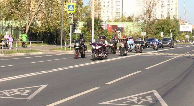 В Подмосковье байкеры провели крестный ход на..