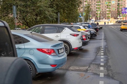 На улице Чистяковой изменят схему парковки: с перпендикулярной..