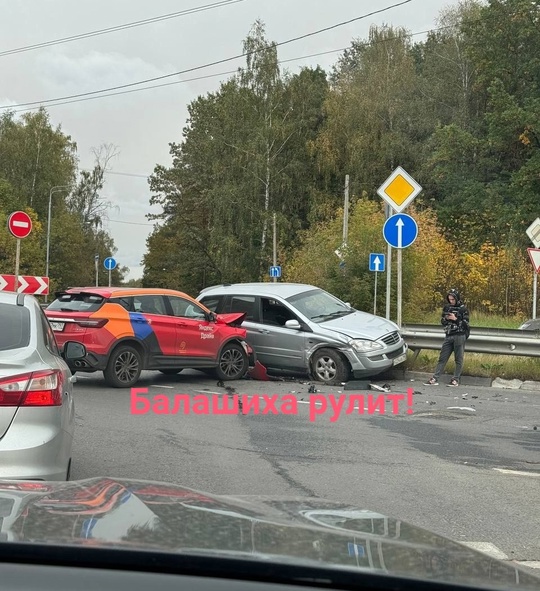 НОВОЕ ДТП В "БЕРМУДСКОМ ТРЕУГОЛЬНИКЕ" 😱 
Ул. 40 лет Победы -..