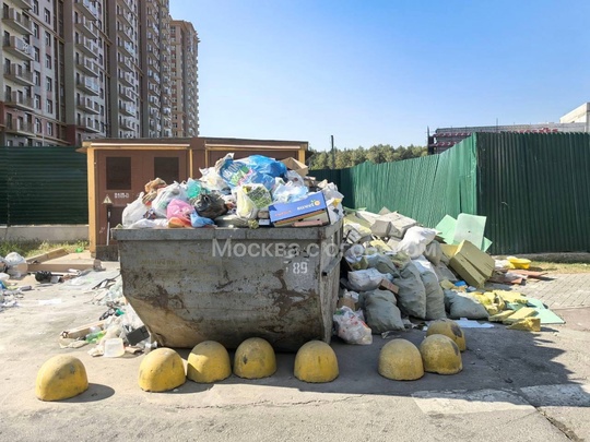 В ЖК Рассказово совсем перестали вывозить мусор

Контейнеры стоят переполненные,..