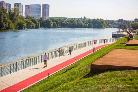 Новый благоустроенный участок набережной
Москва-реки в..