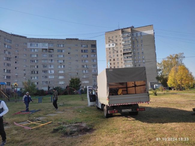 Уничтожение работниками МБУ Благоустройство, на детской..