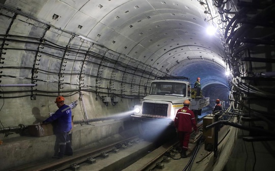 В настоящее время в строительстве московского метрополитена задействовано 11 000..