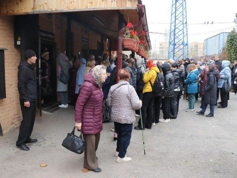 Более 400 человек простились в Мытищах с бывшим директором школы..