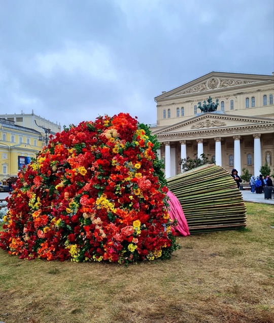 Театральная площадь.  

📸 Ишевских..