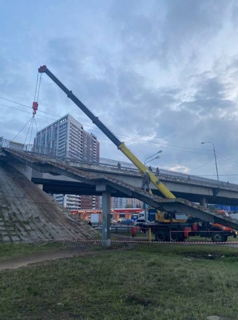 ❗️Ремонт лестниц на мосту над Ленинградкой закончат к 30 октября..