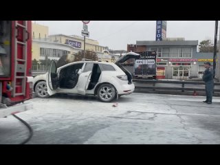 ❗️На Ленинградке в районе Капитолия сейчас загорелась Мазда..