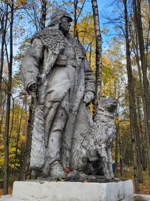 Хотелось бы обратить внимание на состояние скульптур в..