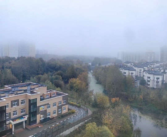 Утро в Химках началось с тумана 🌫️

Фото - Яна..