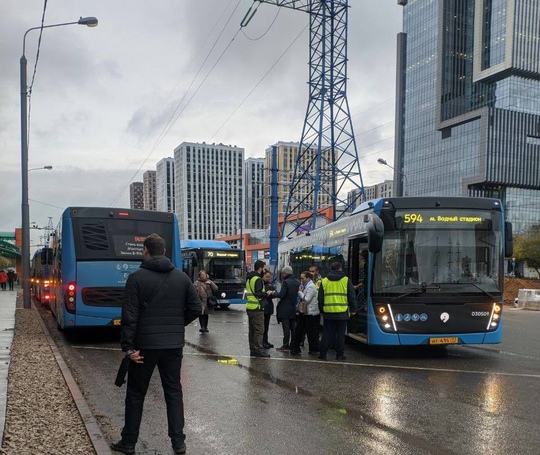 Рейд по безбилетникам проходит на севере Москвы

Перед станцией метро «Водный..