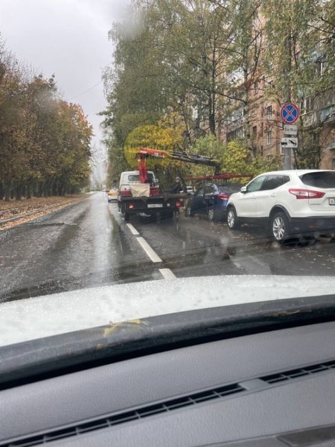 На улице Лавочкина перед улицей 9 мая повесили знаки запрета..