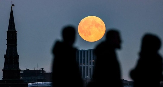 🌕На небе появилась «охотничья Луна»

Спутник уже очень хорошо виден на небе,..