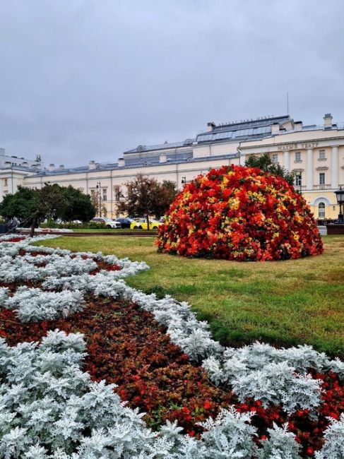 Театральная площадь.  

📸 Ишевских..