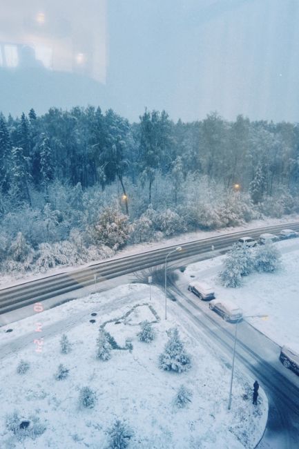 ❄В 10-м микрорайоне выпал снег.
Если вы тоже стали свидетелем..