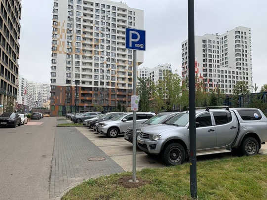 В Москве в ЖК River Park с 1 ноября вводят платные парковки во дворе. 40..