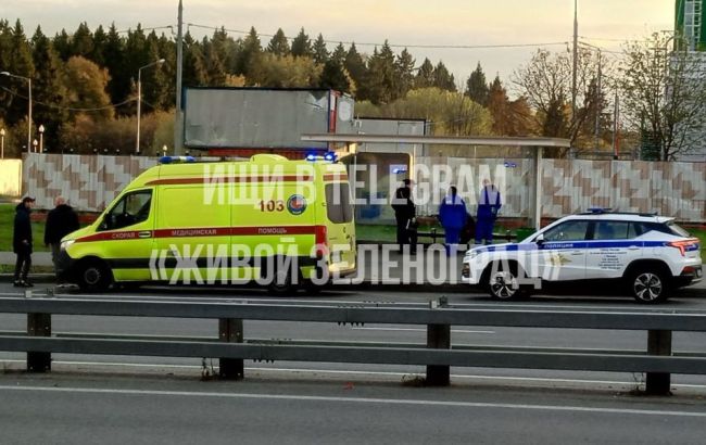 🚑В Шестом районе, у остановки «Ледовый дворец», замечены..