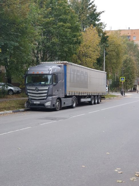 Улица Театральная теперь стала отстойником для таких битых..