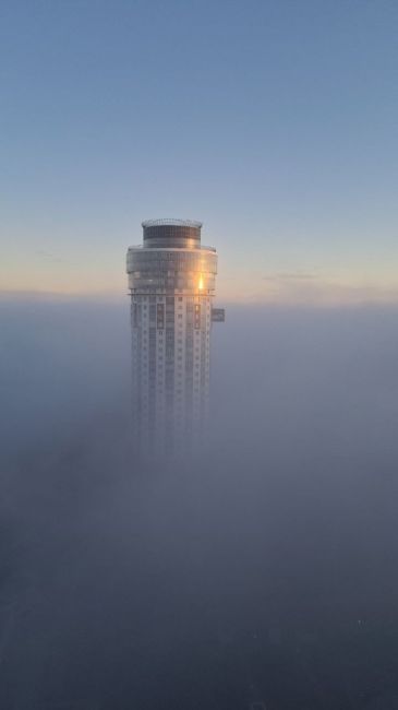 Утренний туман в районе Маяка 🌫️
Как говорится, хоть глаз..