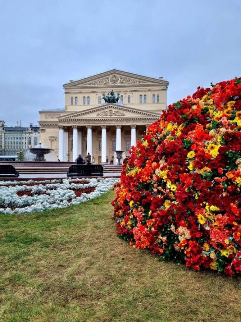 Театральная площадь.  

📸 Ишевских..