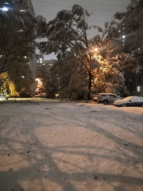 ❄В 10-м микрорайоне выпал снег.
Если вы тоже стали свидетелем..