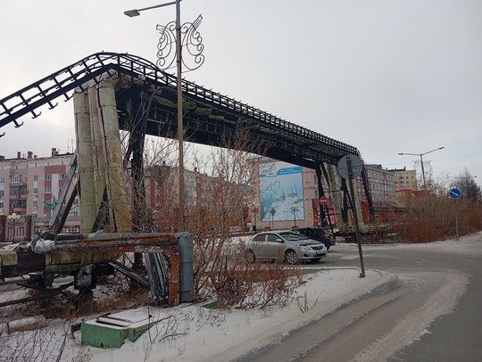 Как оказалось, новые качели в парке Толстого - это подарок городу..