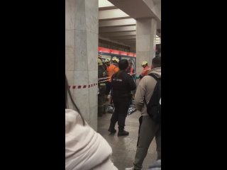 ❗️Сбой движения поездов на фиолетовой ветке метро из-за человека на путях...